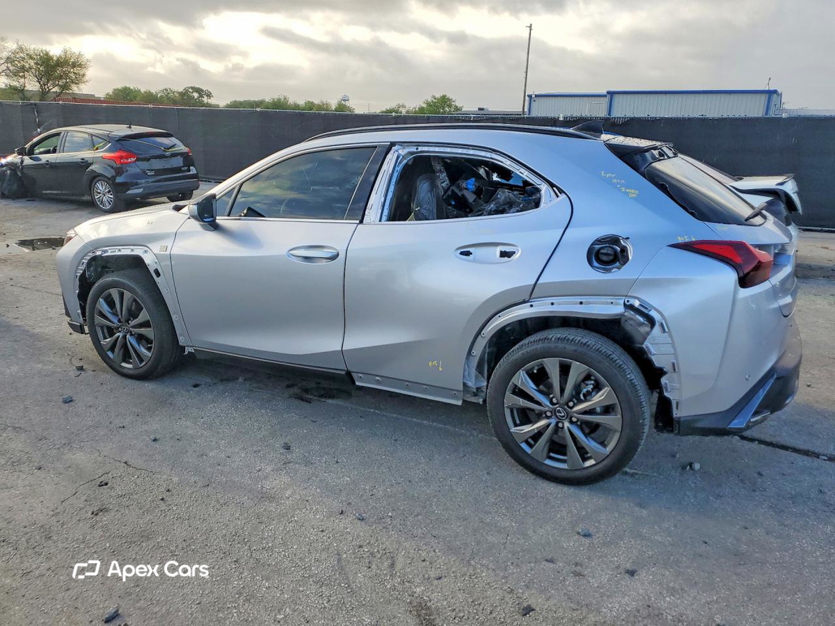 Lexus UX 2024