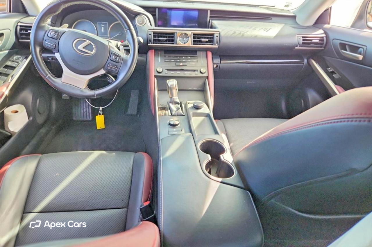 Lexus IS 2019