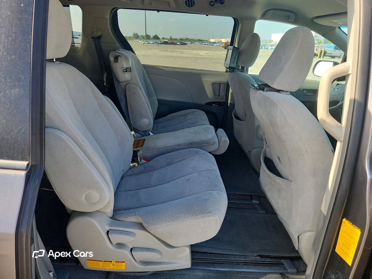 Toyota Sienna 2011