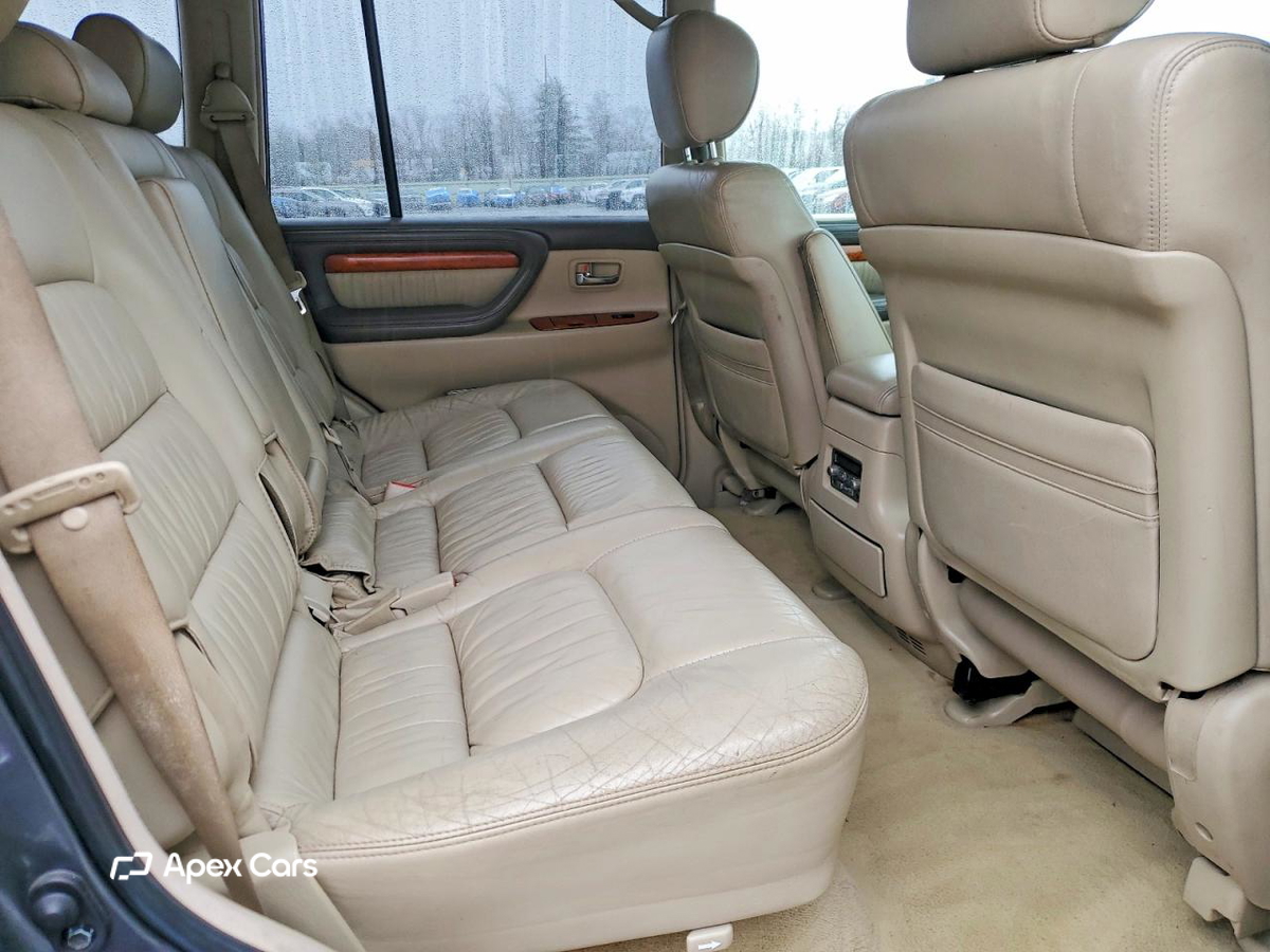 Lexus LX 2005