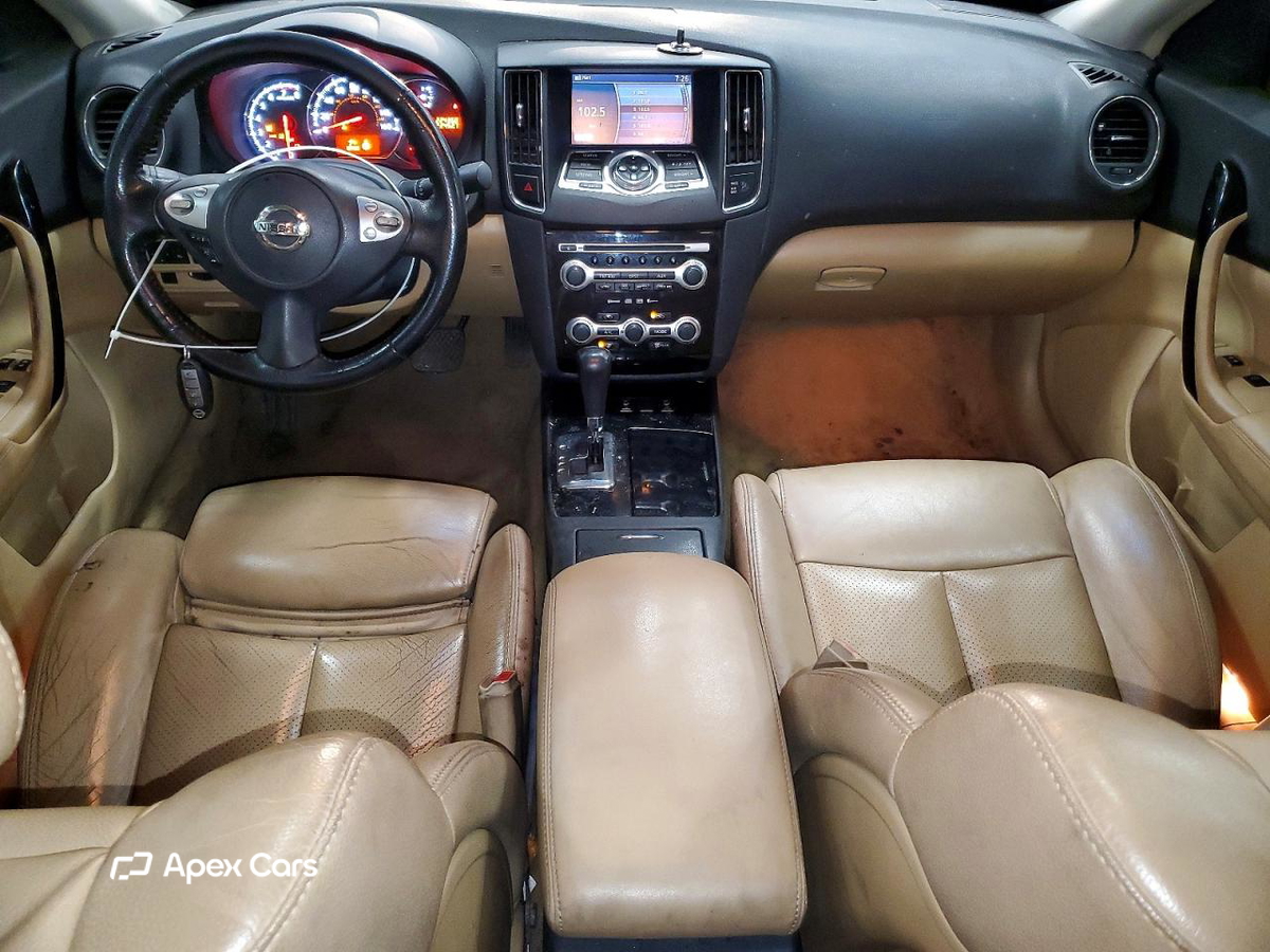 Nissan Maxima 2010