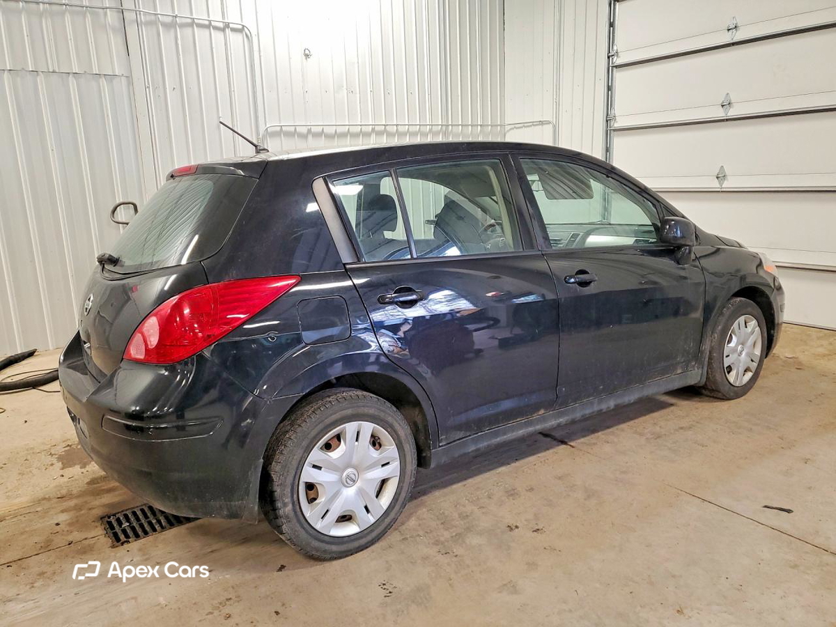 Nissan Versa 2011