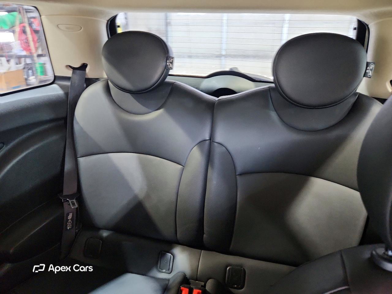 MINI Cooper 2011