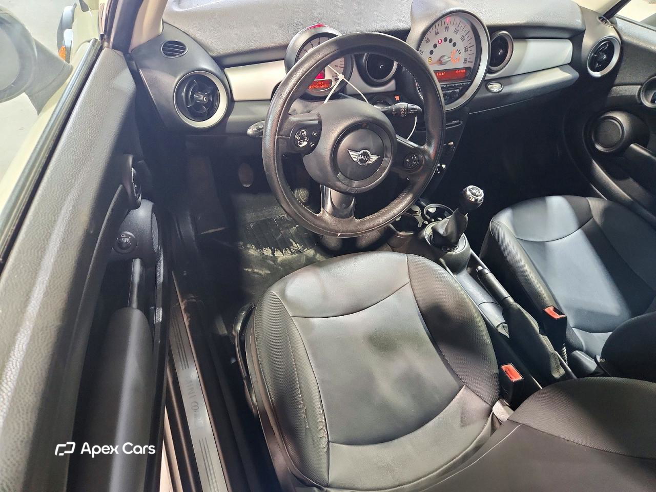 MINI Cooper 2011