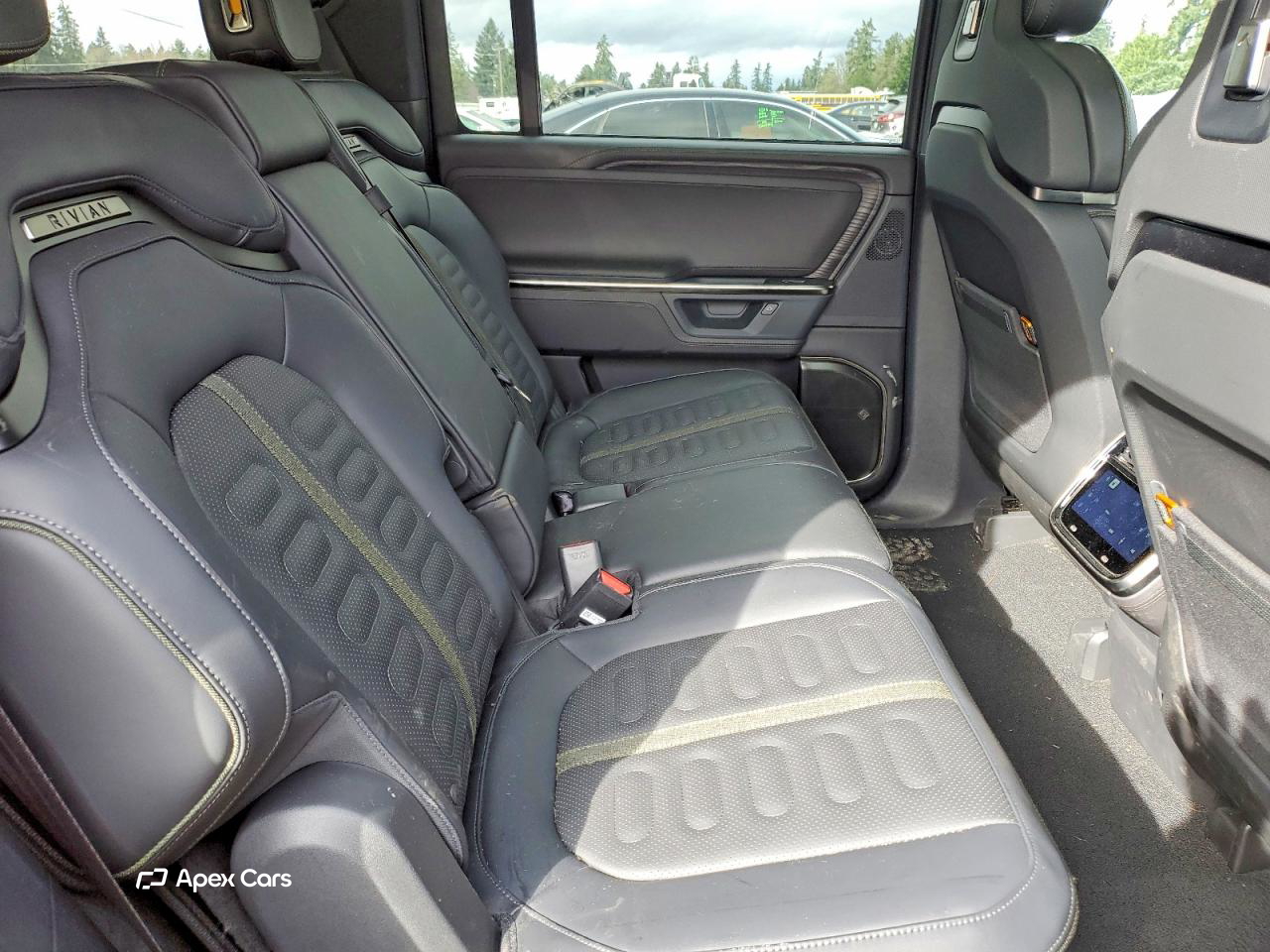 Rivian R1S 2025