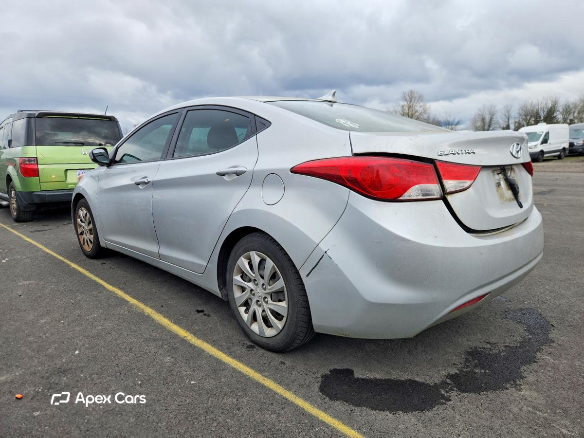 Hyundai Elantra 2012