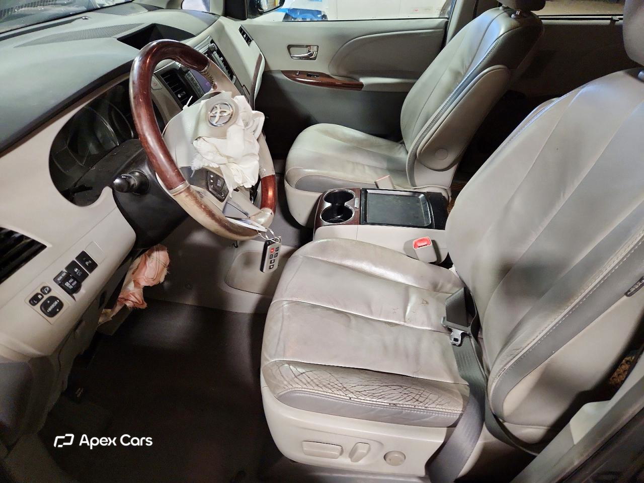Toyota Sienna 2011