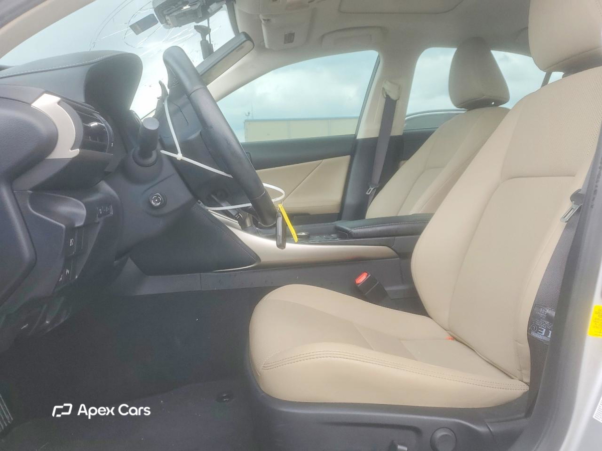 Lexus IS 2019