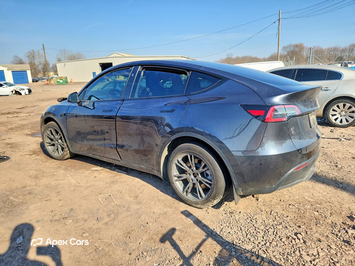 Tesla Model Y 2025