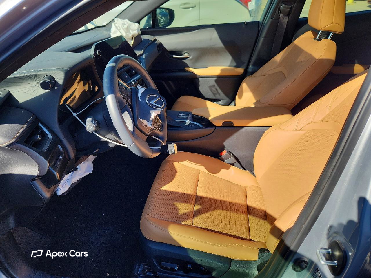 Lexus UX 2024