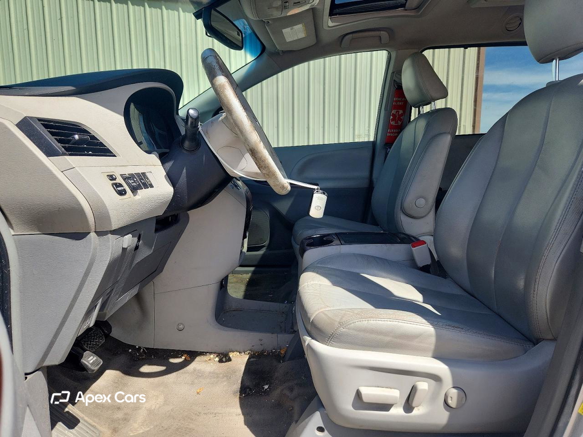 Toyota Sienna 2013