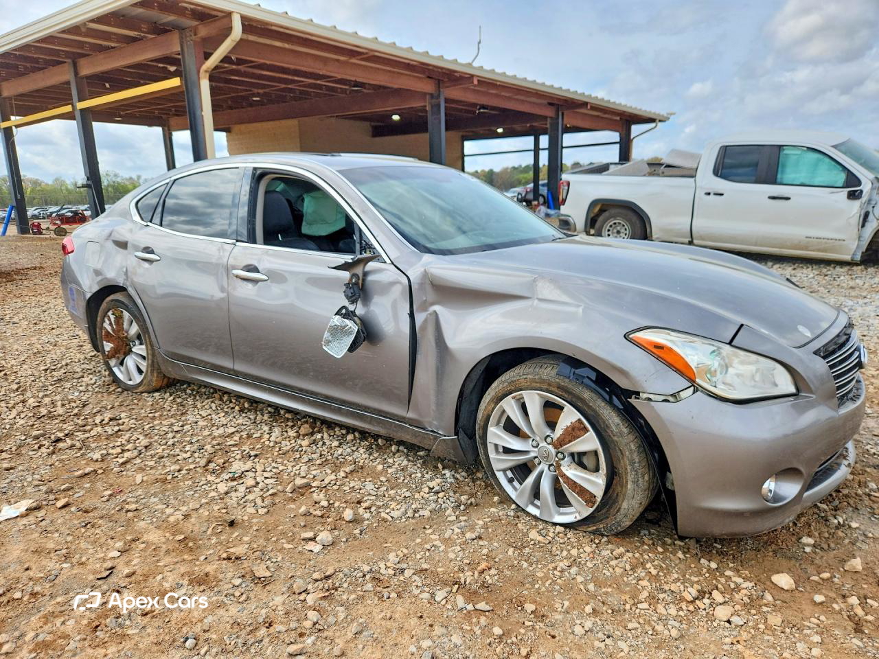 Infiniti M 2011