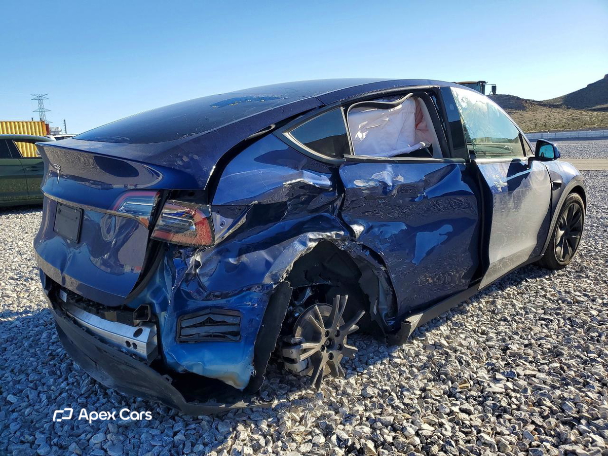 Tesla Model Y 2024