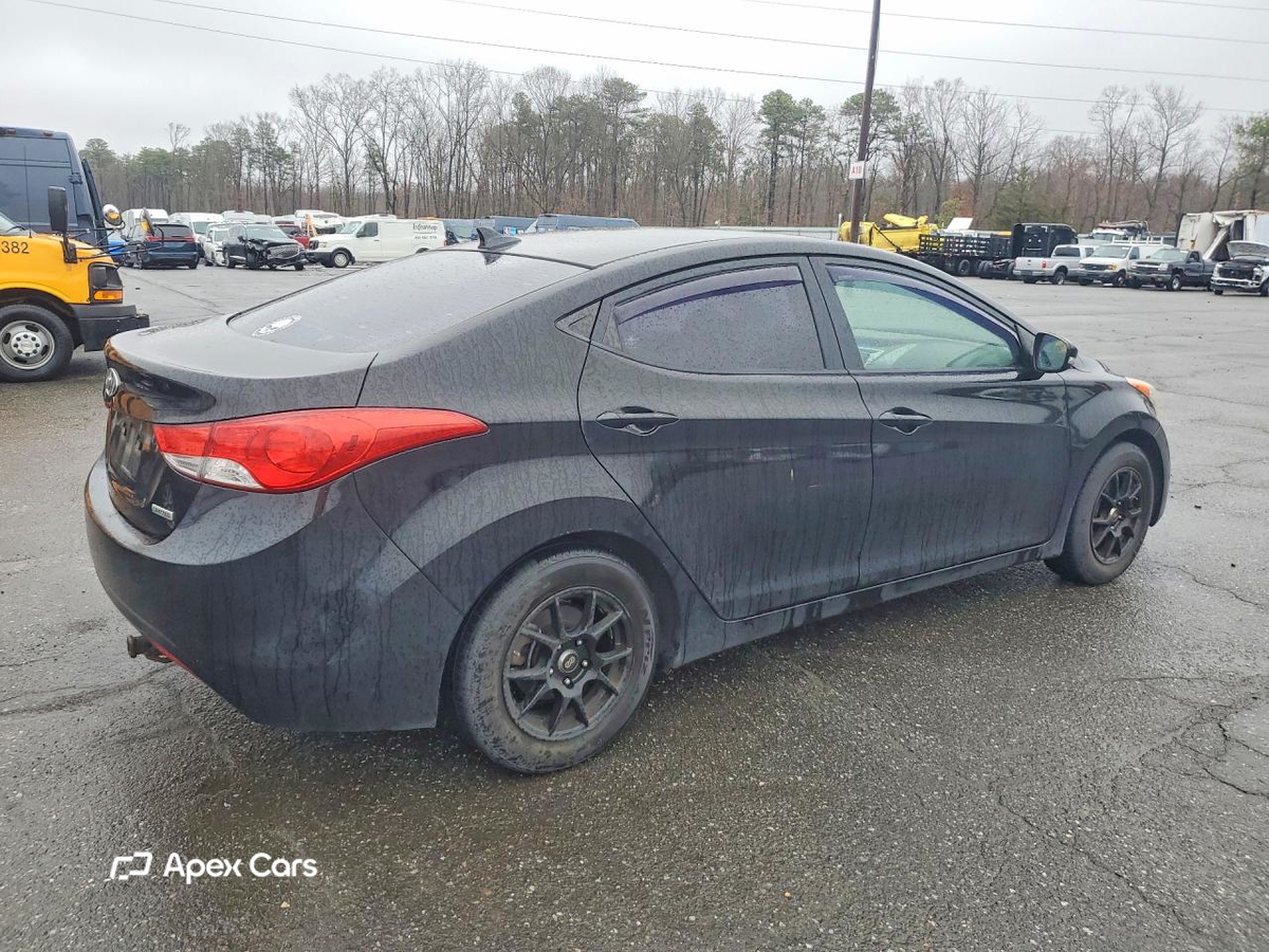 Hyundai Elantra 2012