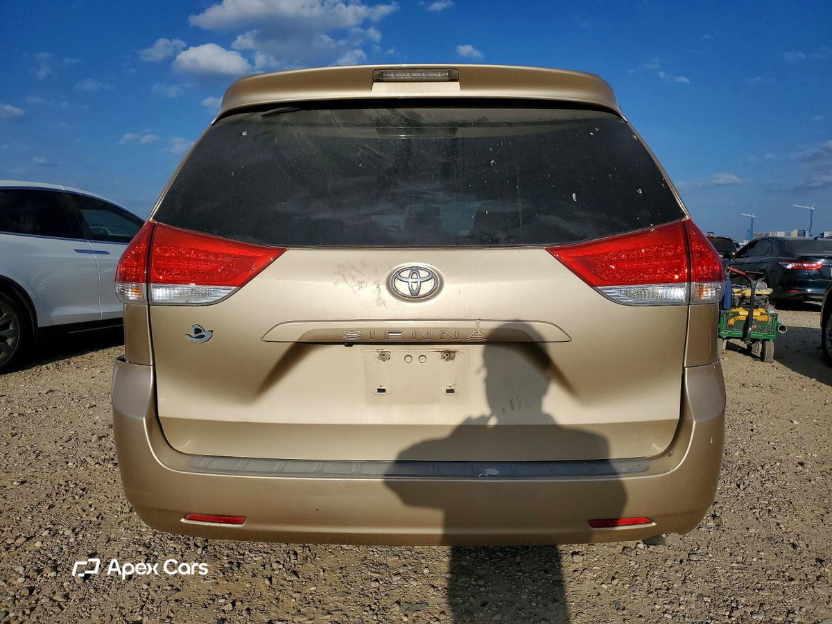 Toyota Sienna 2011