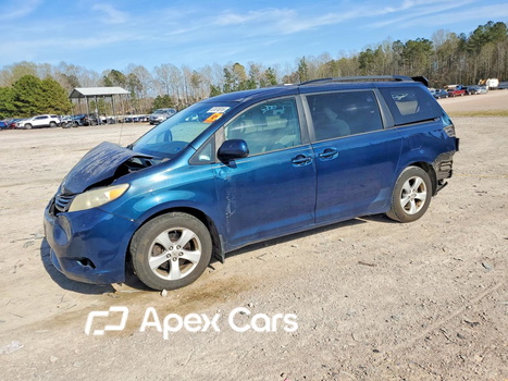 Toyota Sienna 2011 - Image 1 of 13
