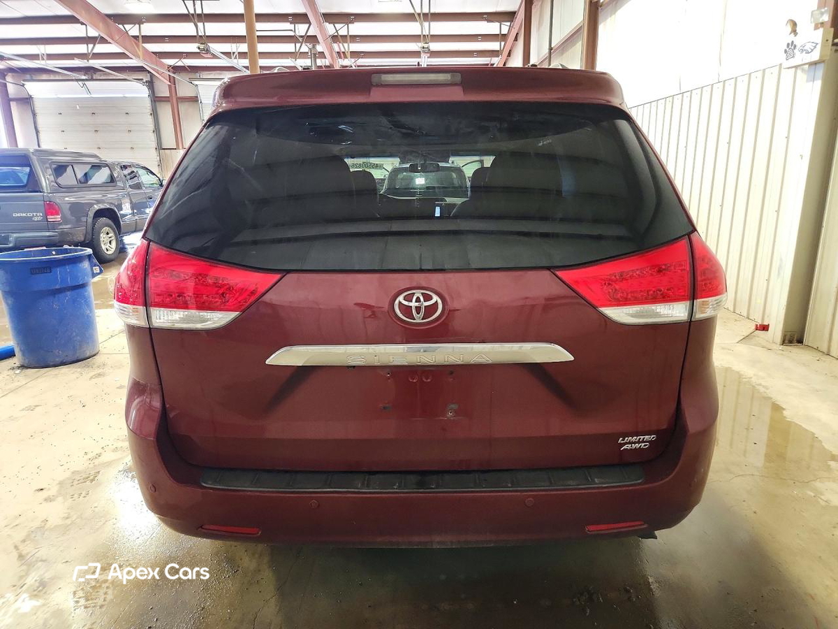 Toyota Sienna 2011