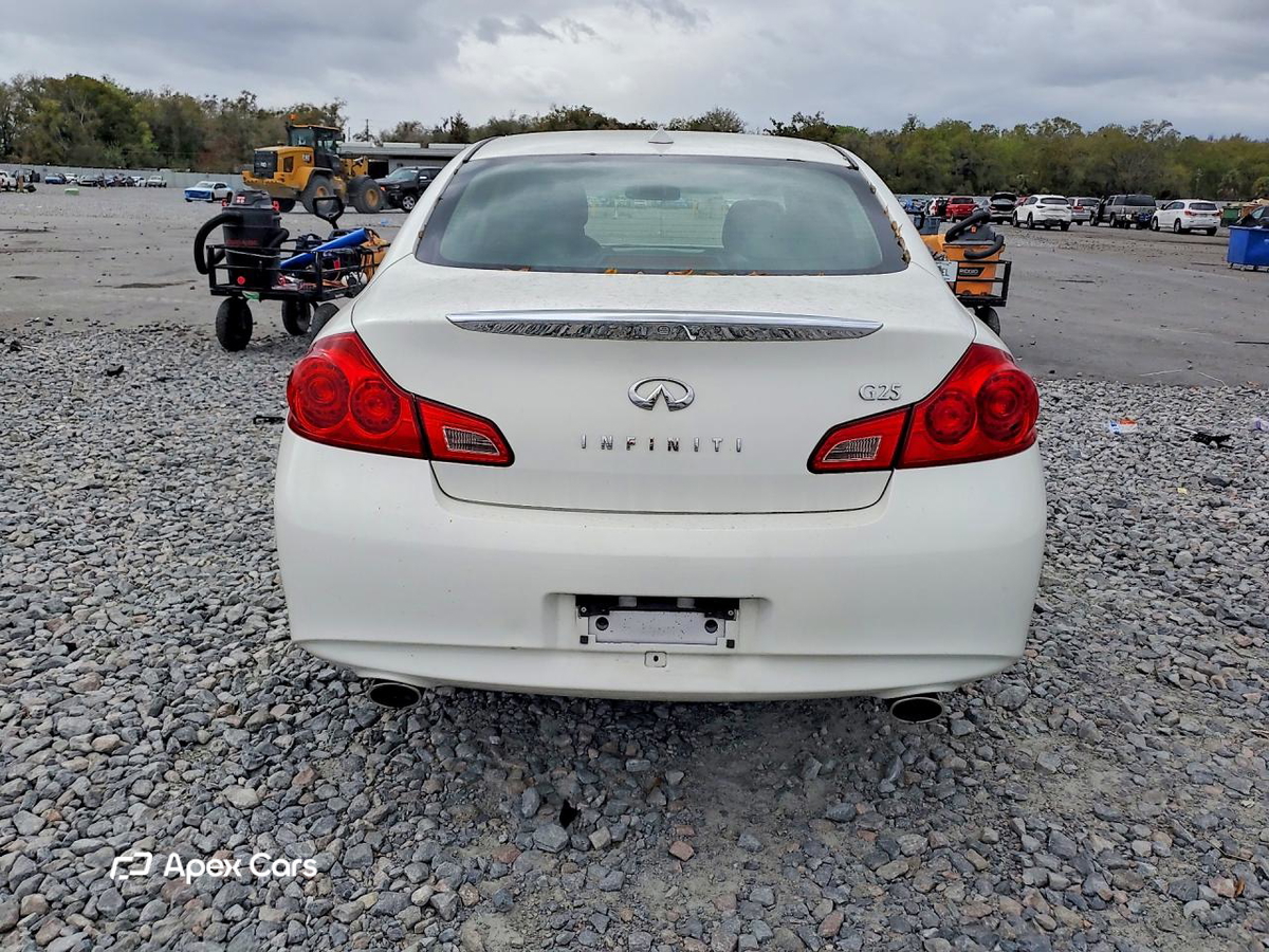 Infiniti  2012