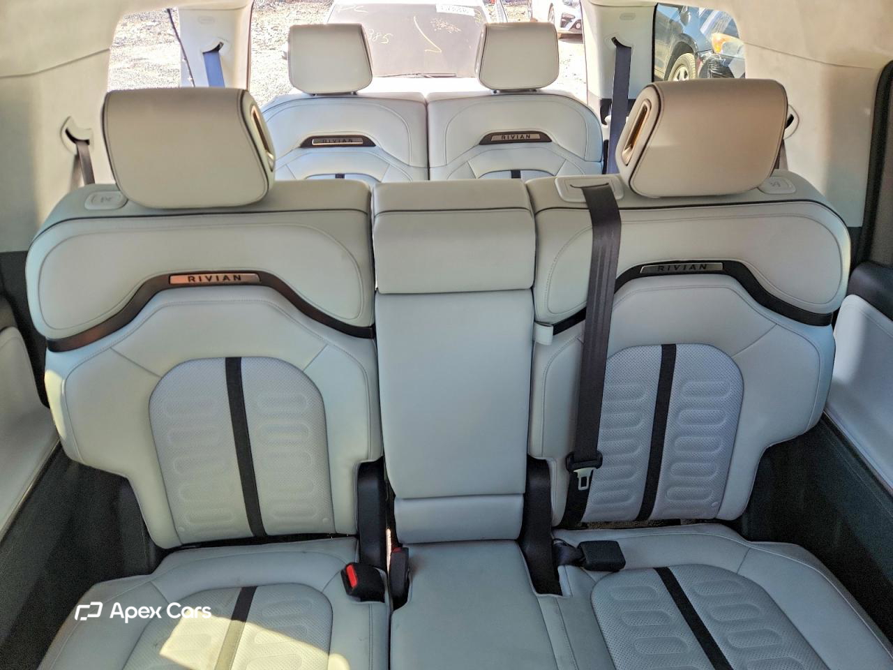 Rivian R1S 2024