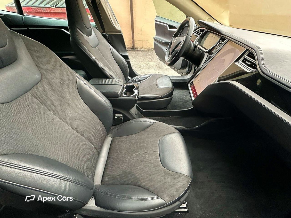 Tesla Model S 2013