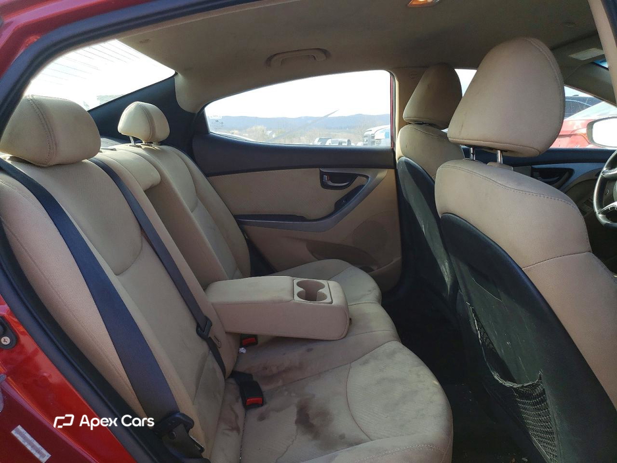Hyundai Elantra 2012