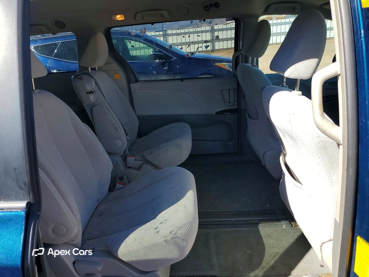 Toyota Sienna 2012