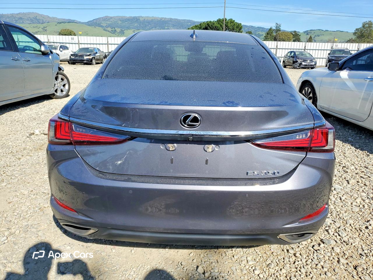 Lexus ES 2019