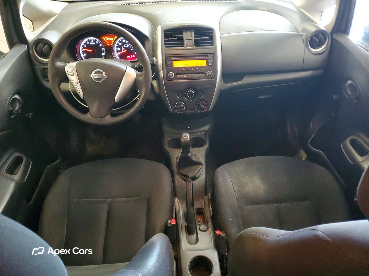 Nissan Versa 2015