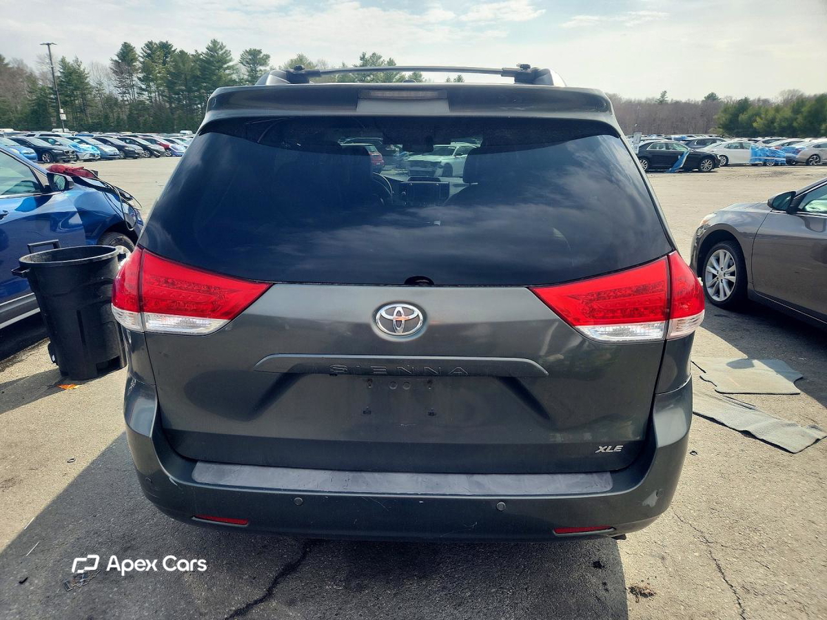 Toyota Sienna 2011