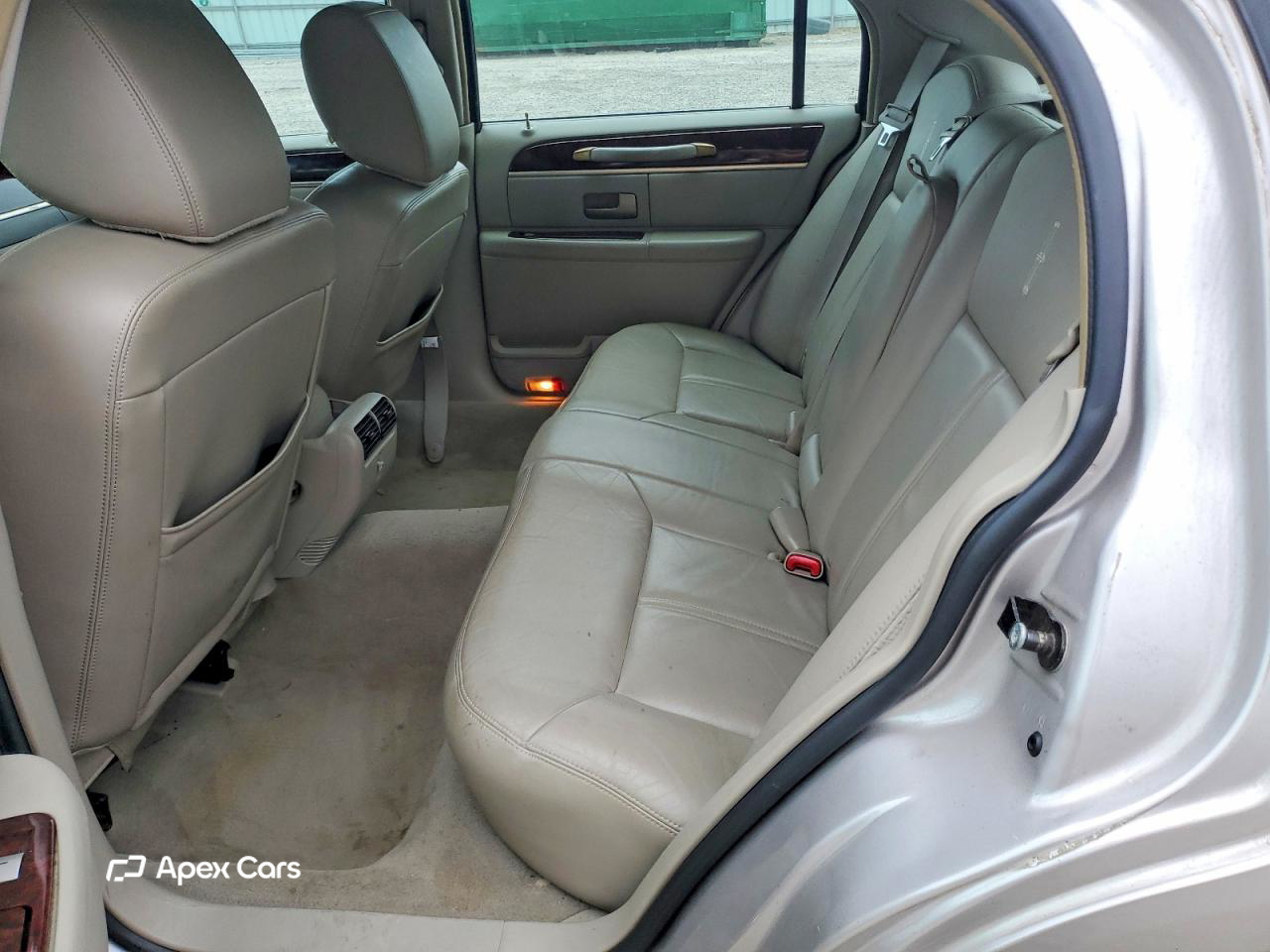 Lincoln Town Car 2011