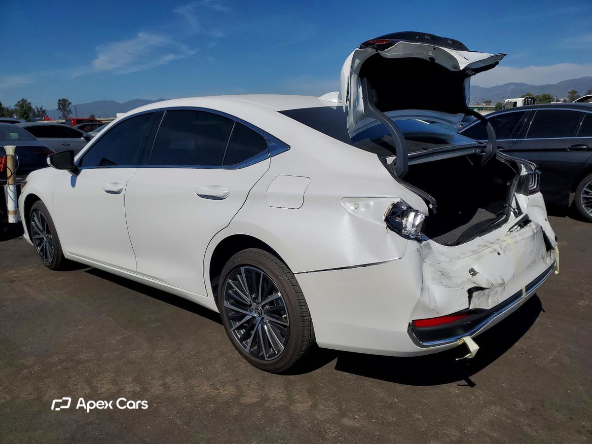 Lexus ES 2025