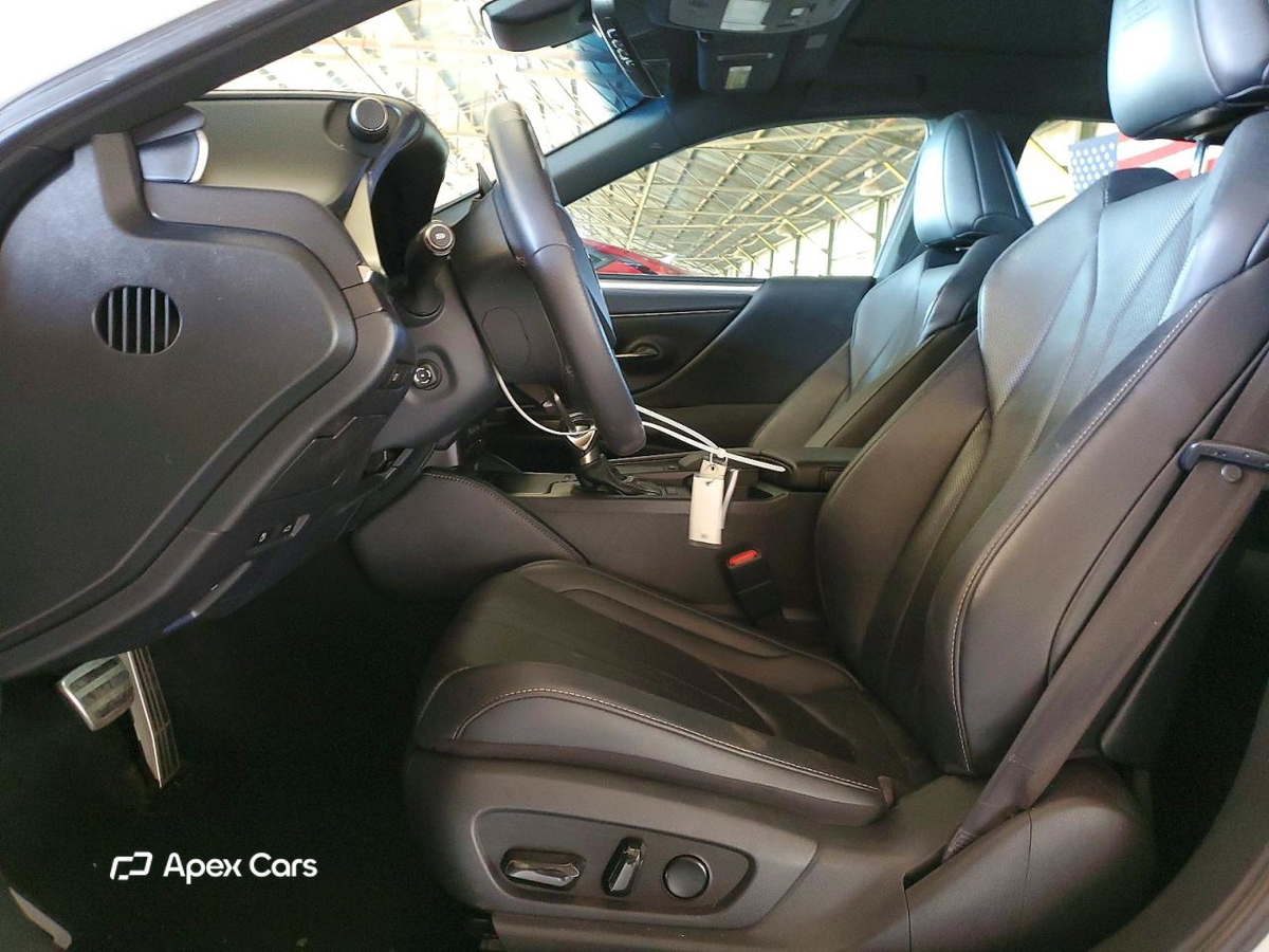 Lexus ES 2019