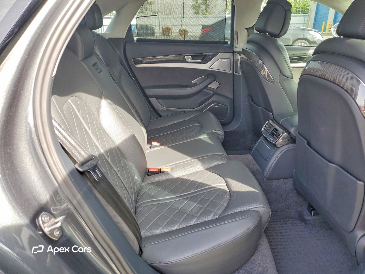Audi S8 2013