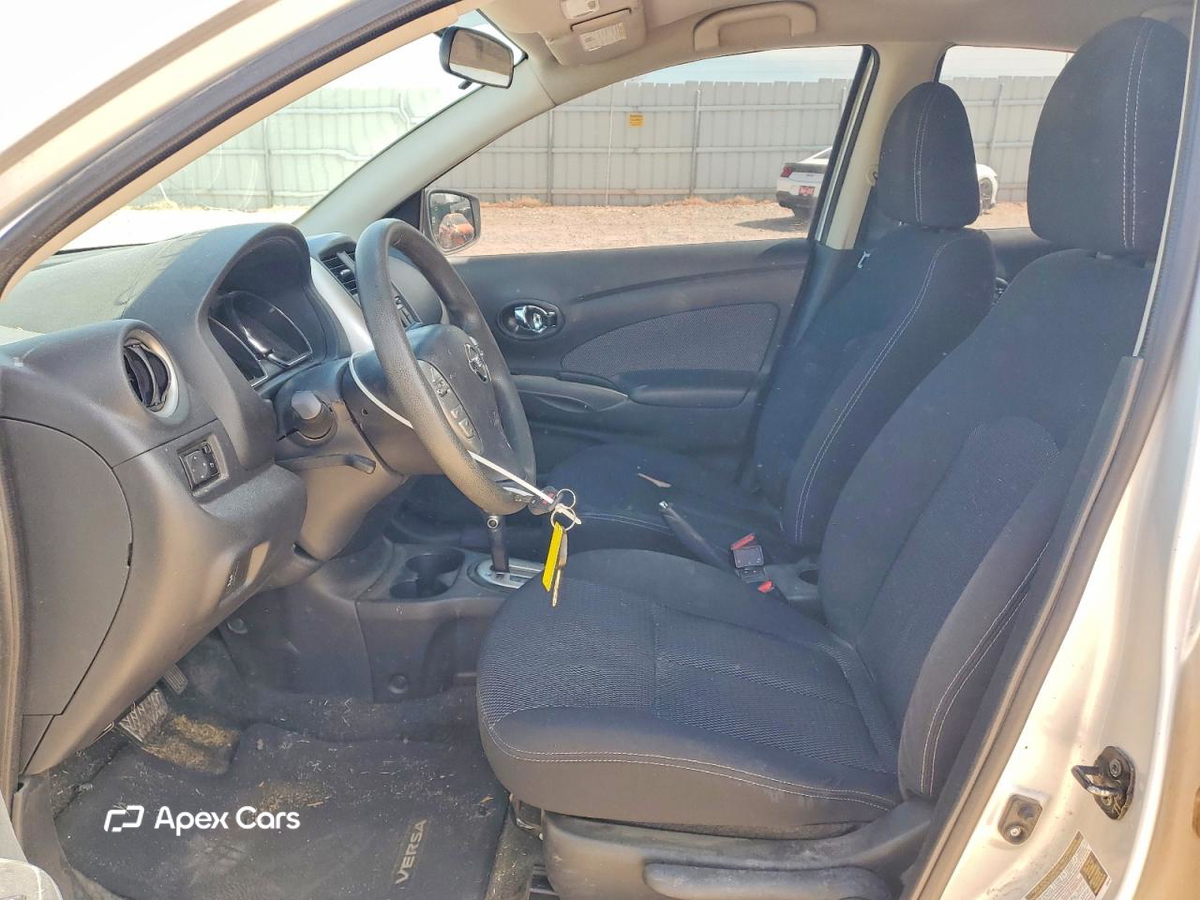 Nissan Versa 2015