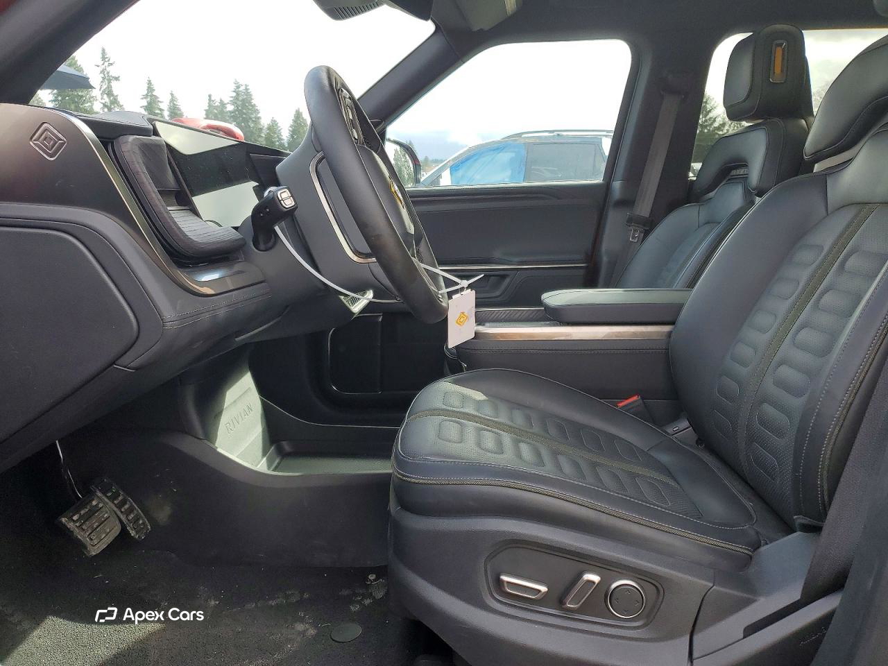 Rivian R1S 2025