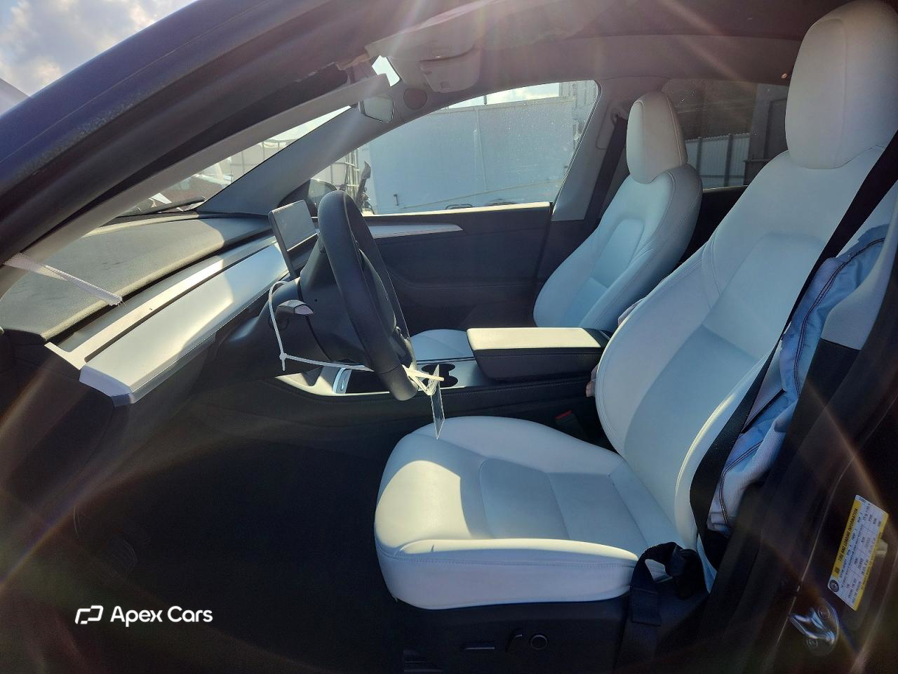 Tesla Model Y 2025