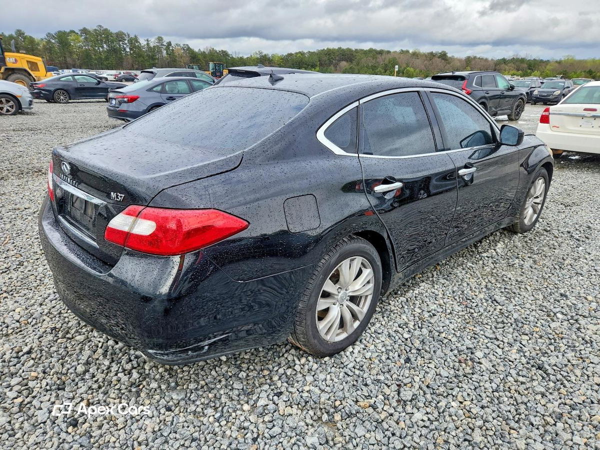 Infiniti M 2011