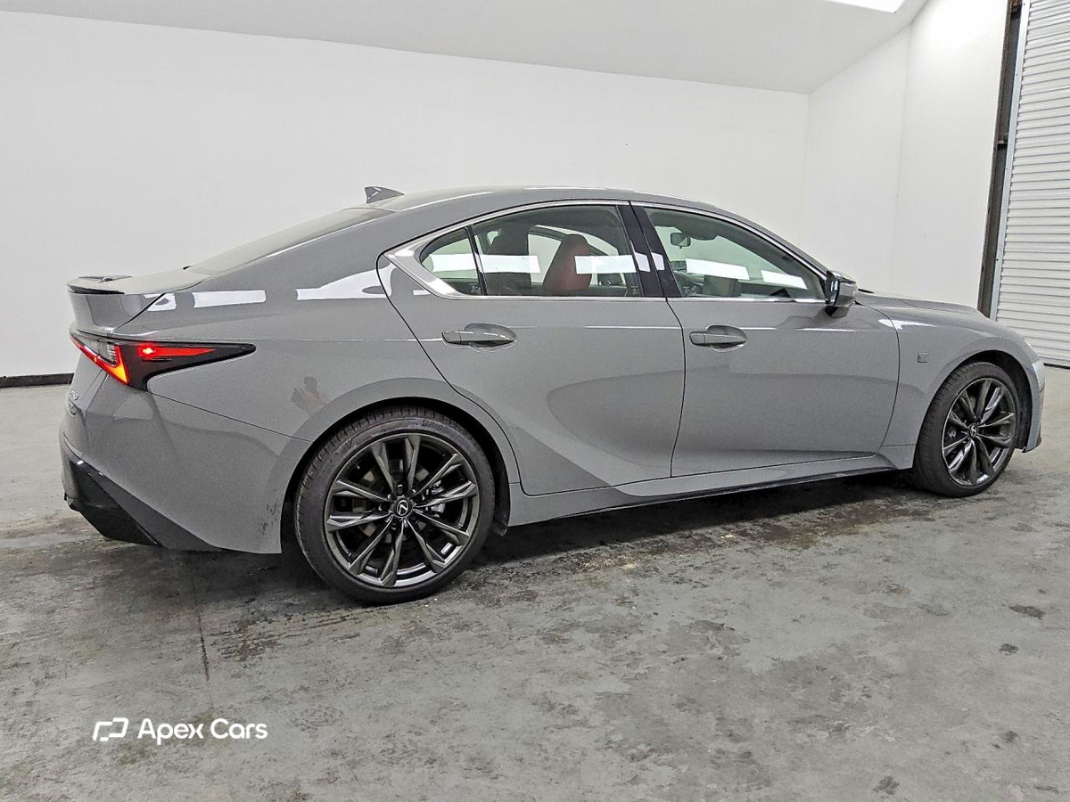 Lexus IS 2025