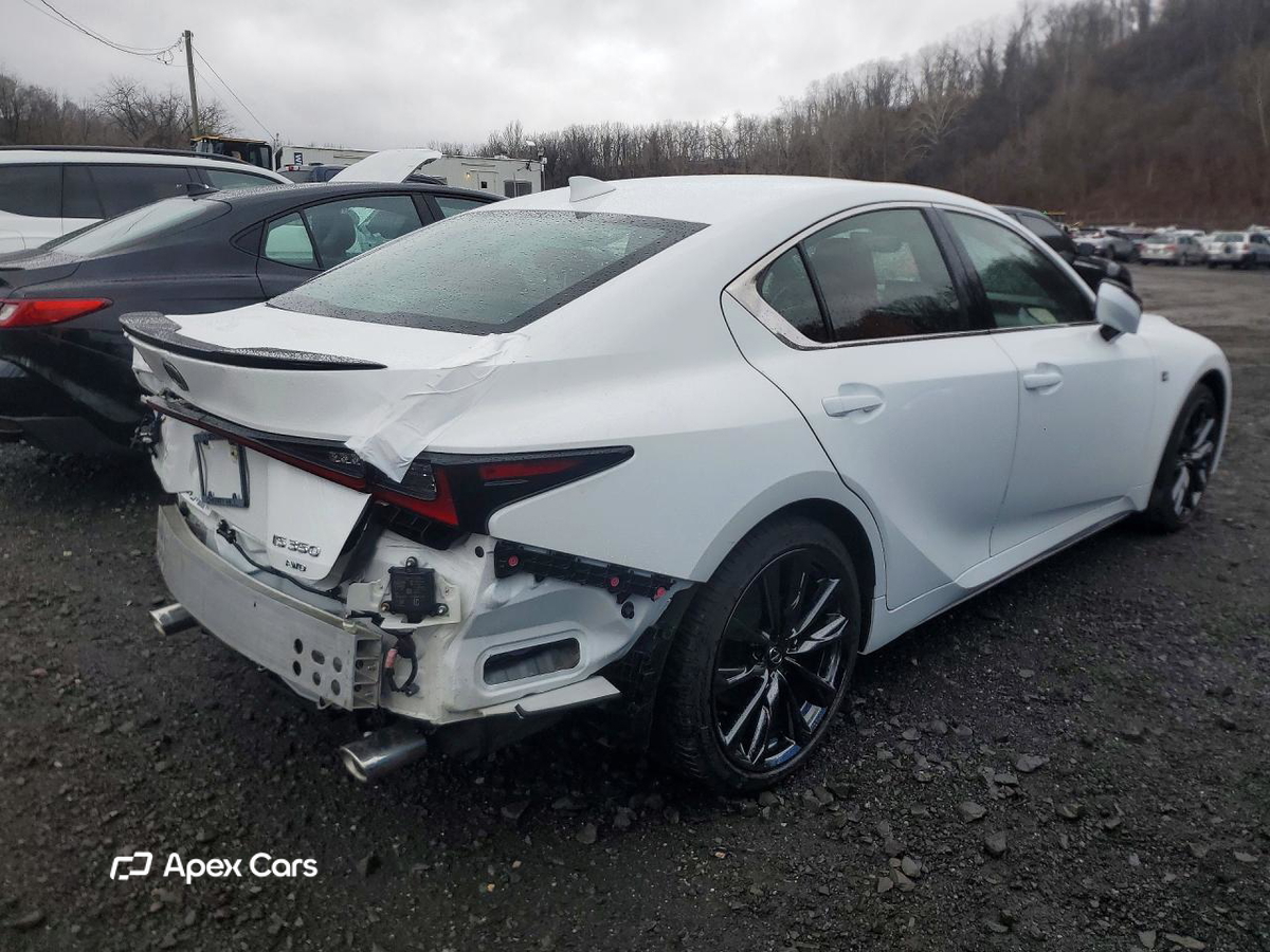 Lexus IS 2024