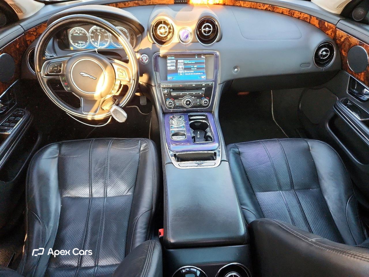 Jaguar XJ 2011