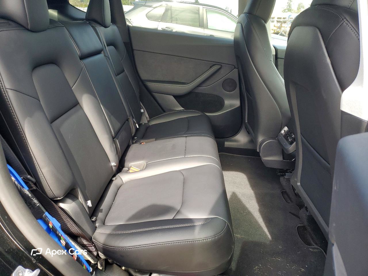 Tesla Model Y 2025