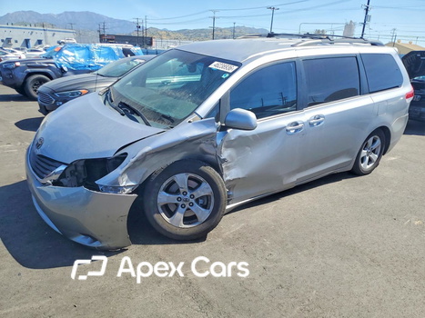 Toyota Sienna 2012 - Image 1 of 13