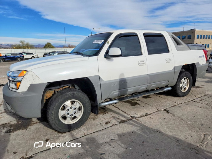 2002 Chevrolet Avalanche - Image 1 of 5