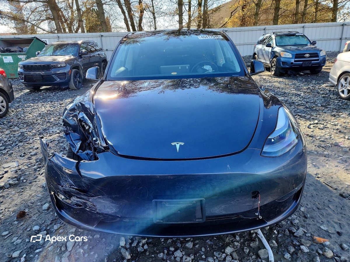 Tesla Model Y 2025