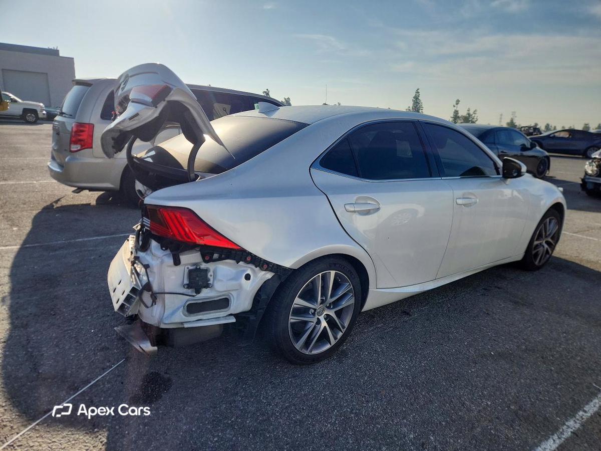 Lexus IS 2019