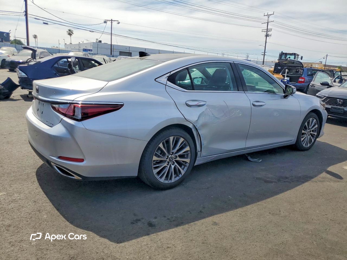 Lexus ES 2020