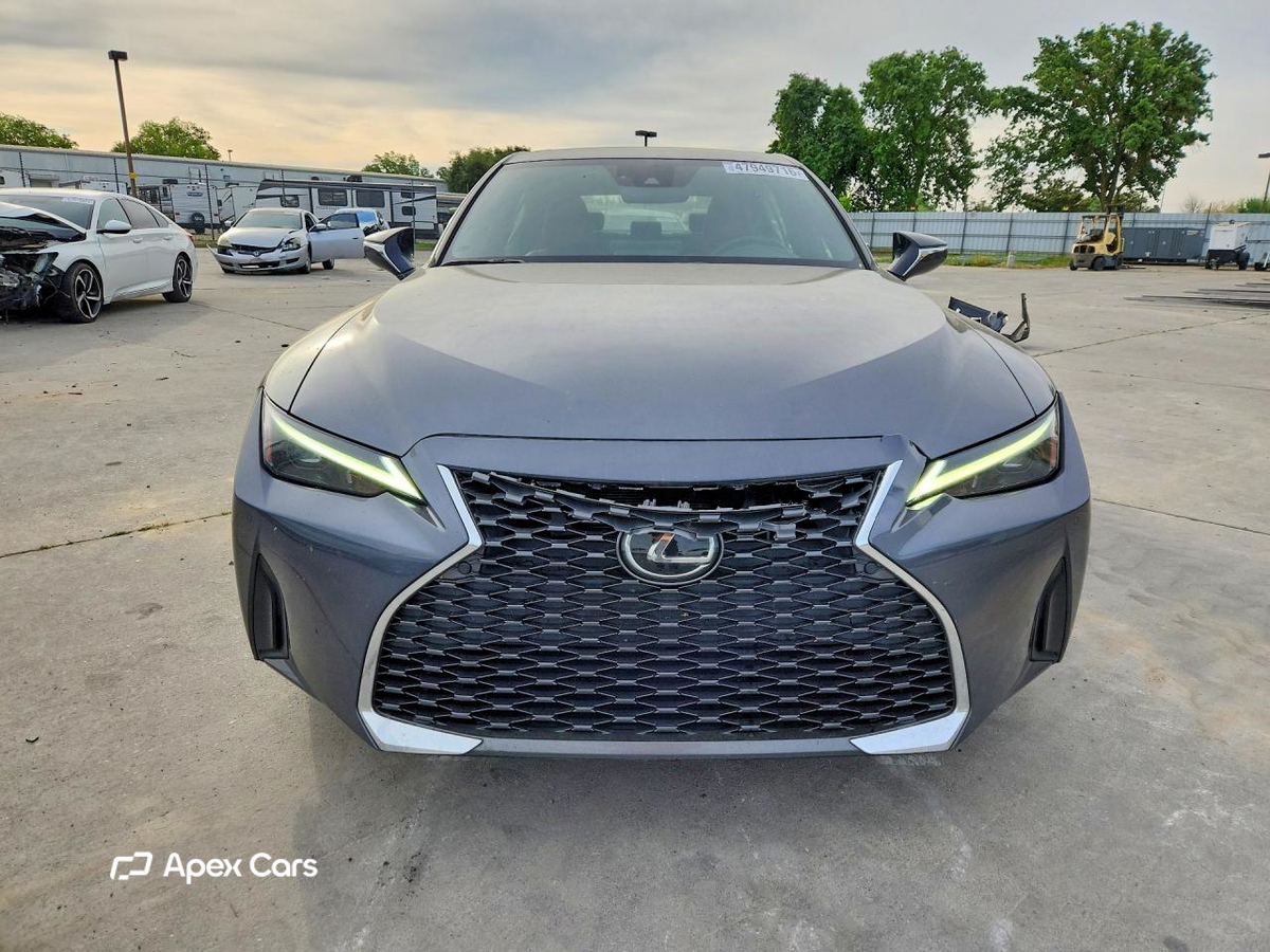 Lexus IS 2023