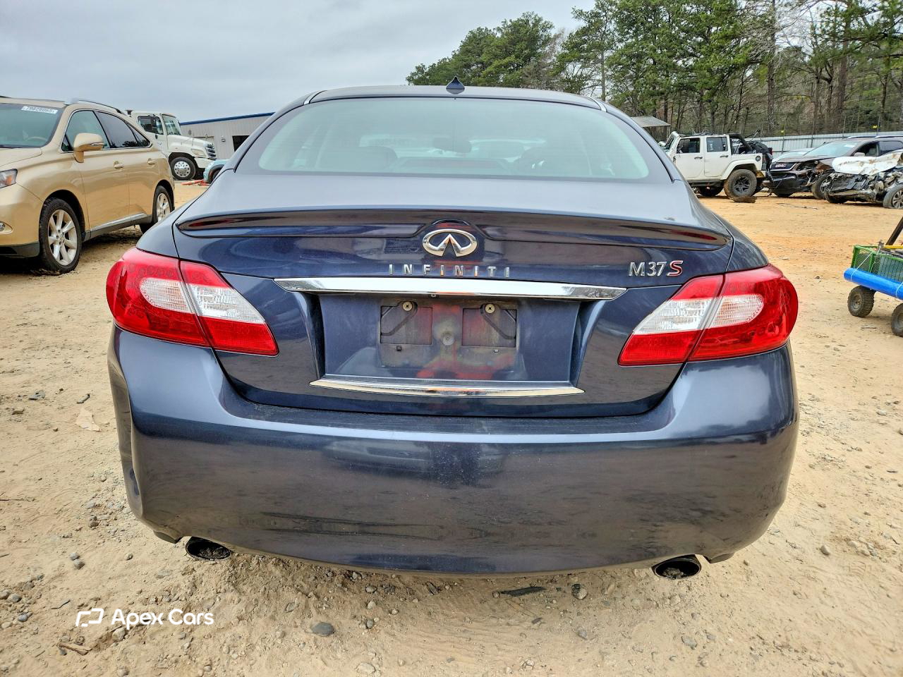 Infiniti M 2011