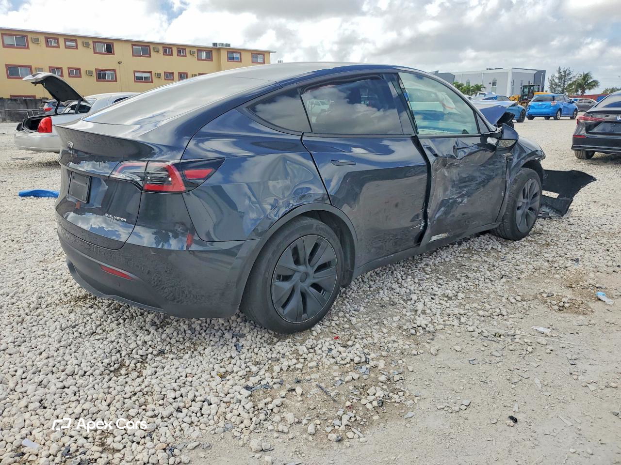 Tesla Model Y 2024