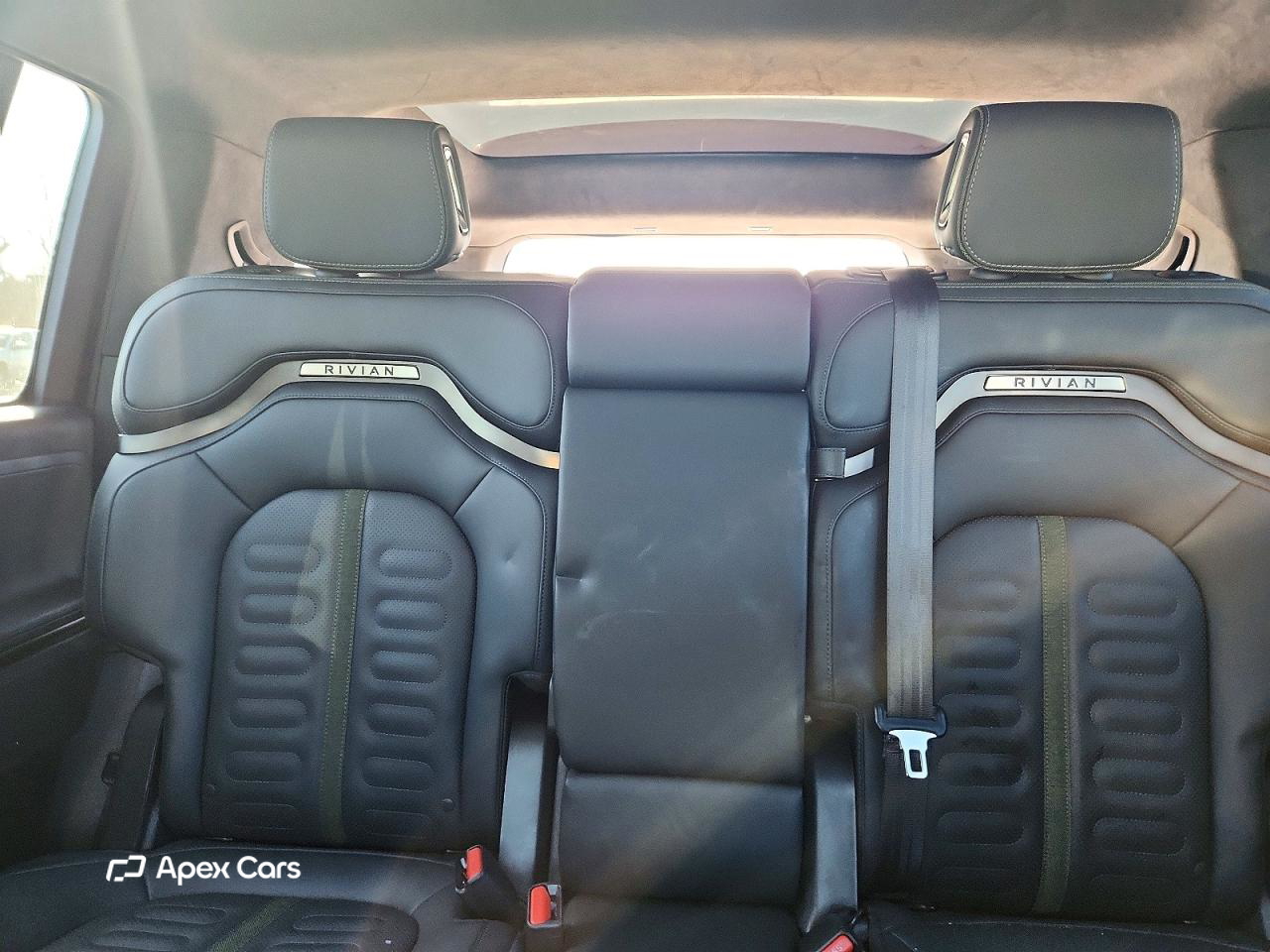 Rivian R1S 2025